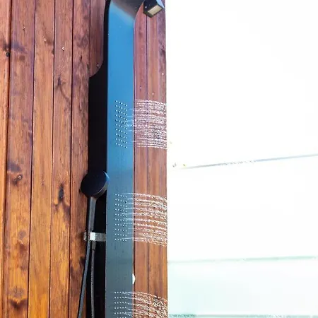 Ambassador River Shower Апартаменти *